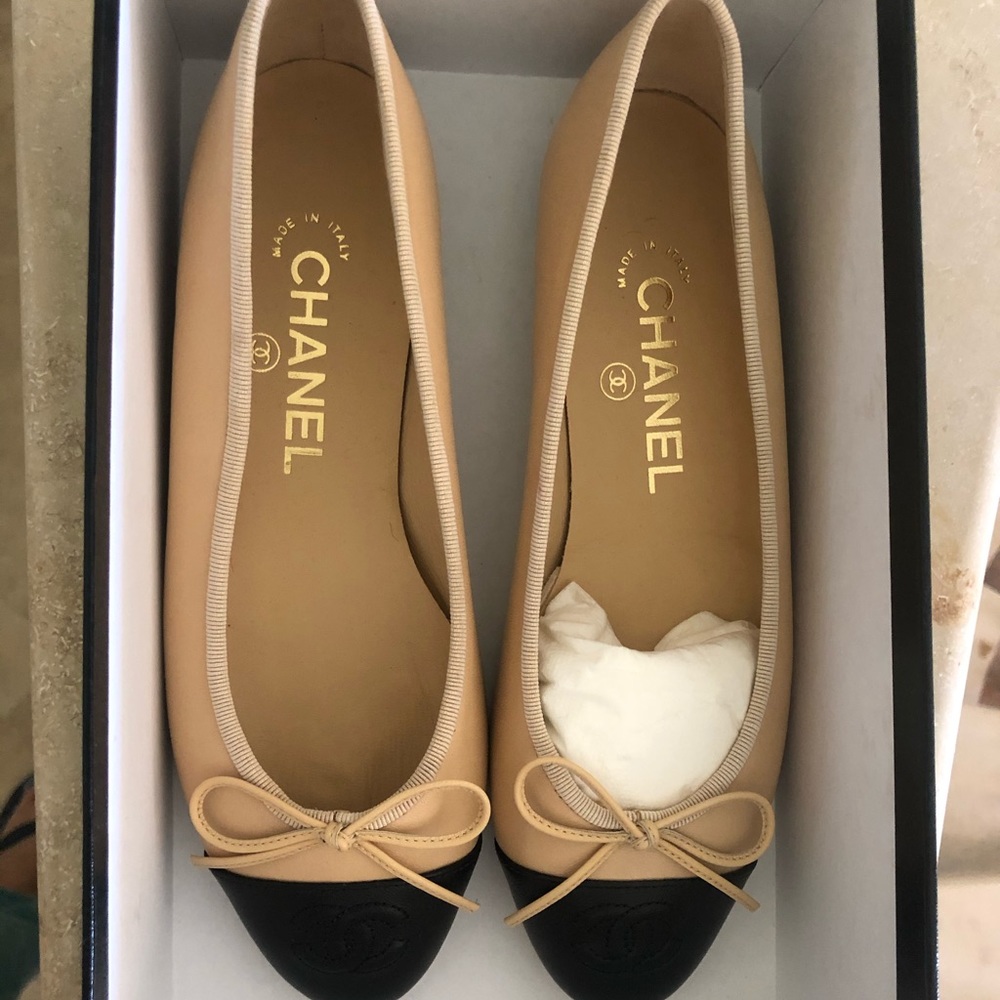 CHANEL Lambskin Cap Toe CC Ballerina Flats